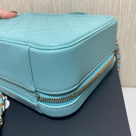 Chanel Vanity Case Tiffany color caviar bag - Picture 11 of 16